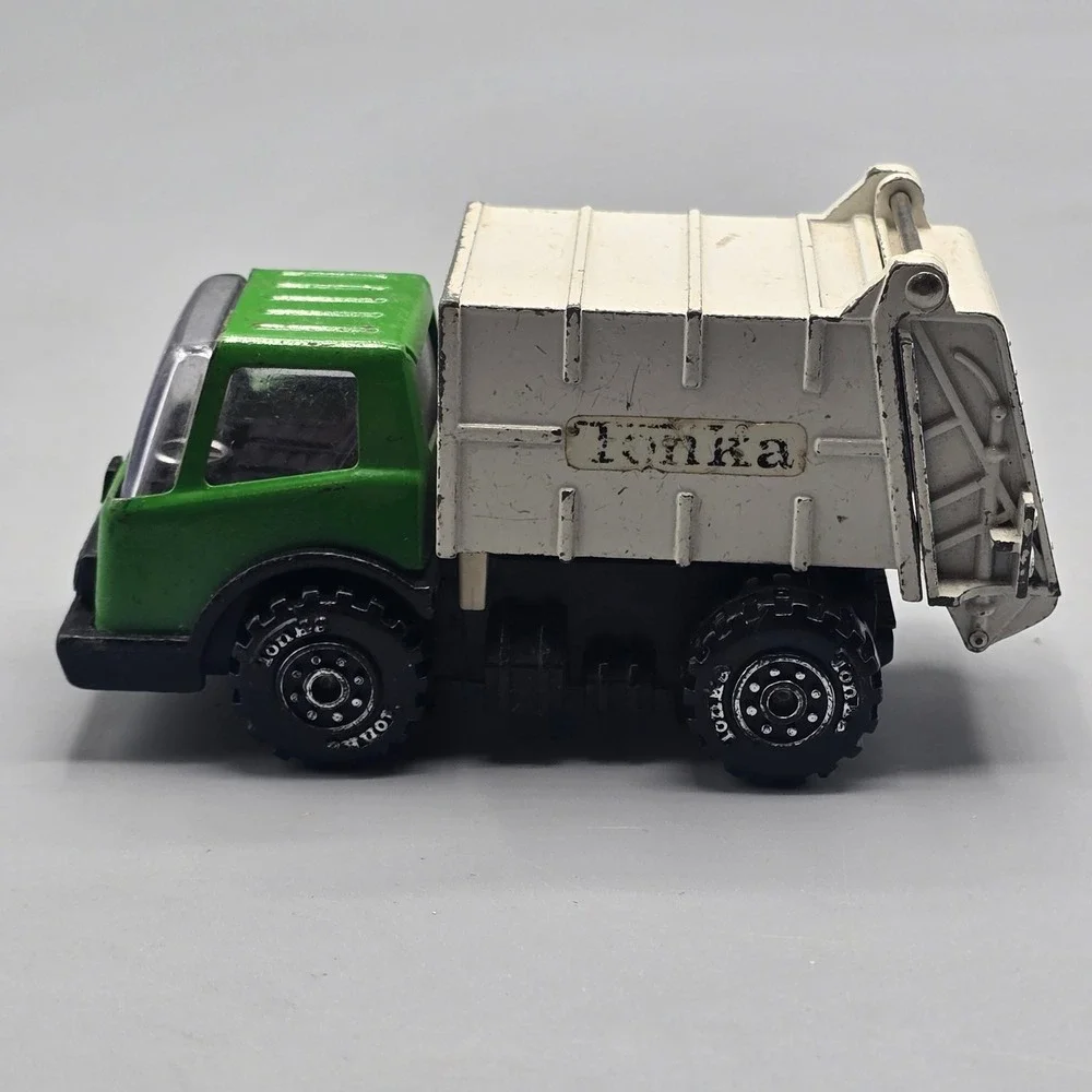 Vintage Tonka Diecast Garbage Truck Green White Made in Japan Toy Vehicle